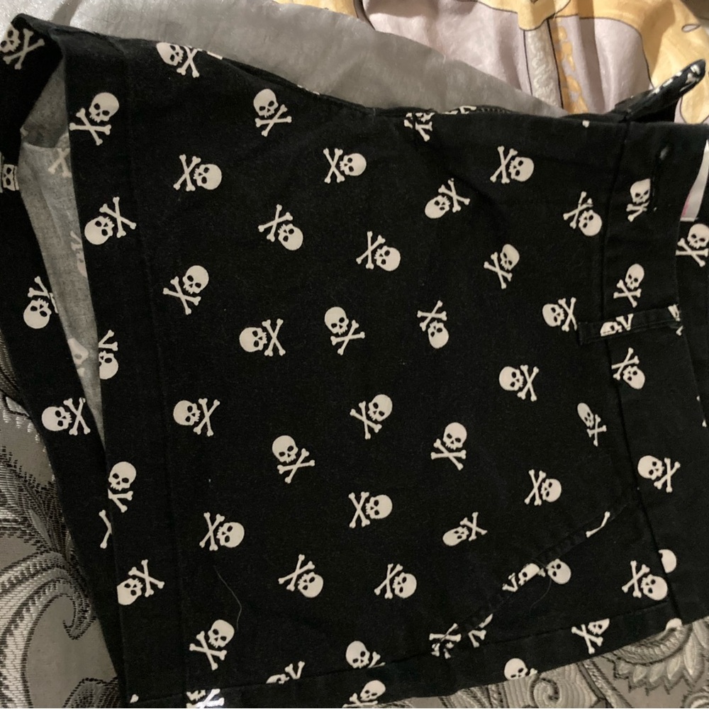 Women’s Black Skull Print Shorts 15